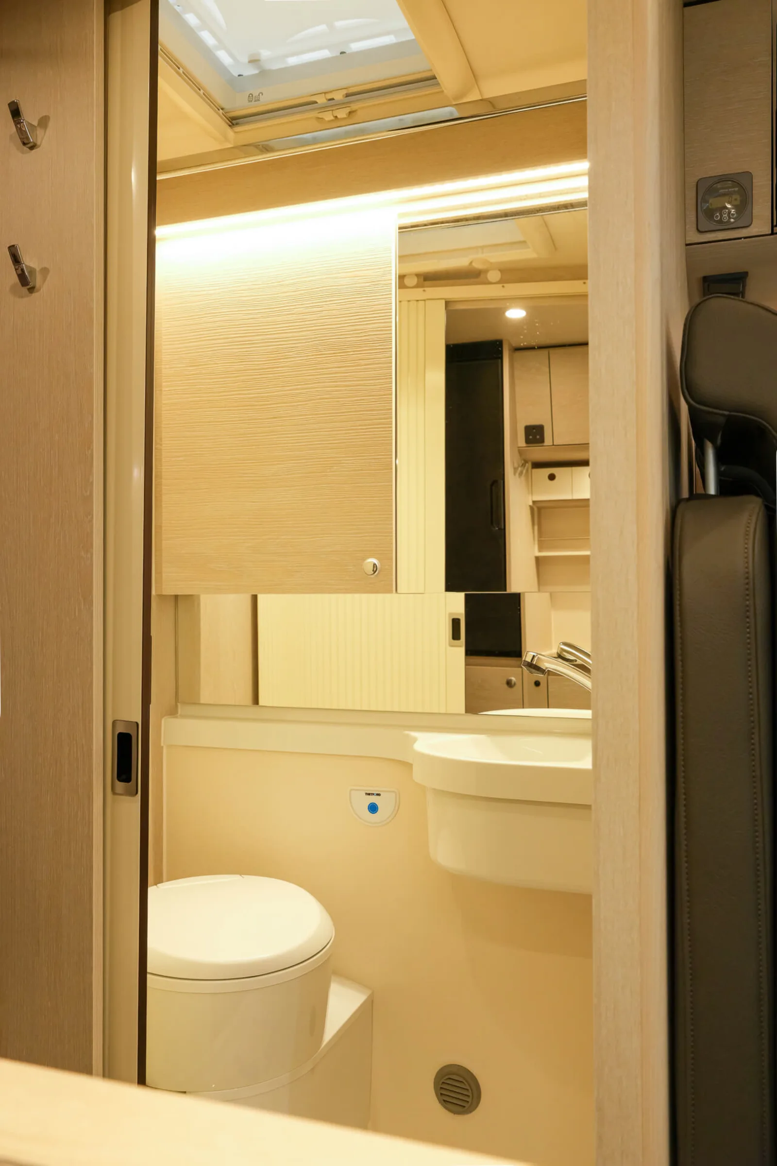 Tourne Cruise - Bathroom
