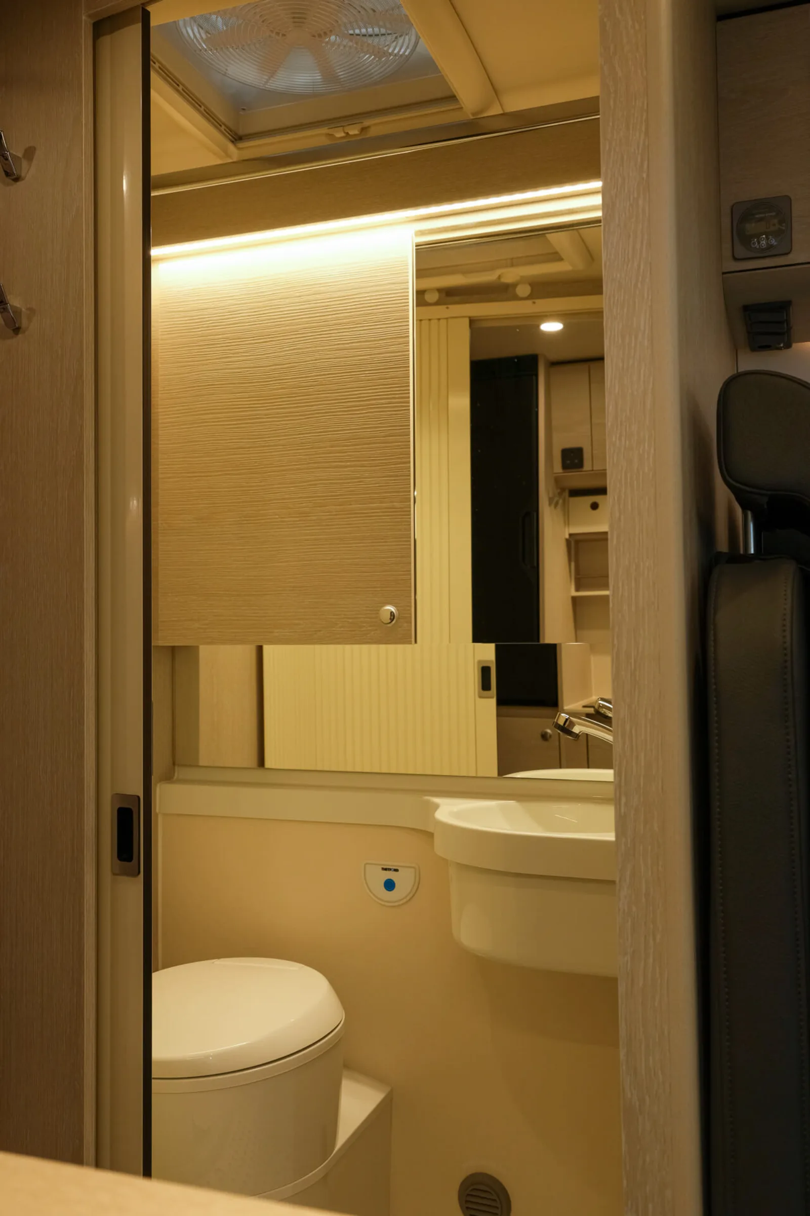 Tourne Cruise - Bathroom with Thule vent 400x400