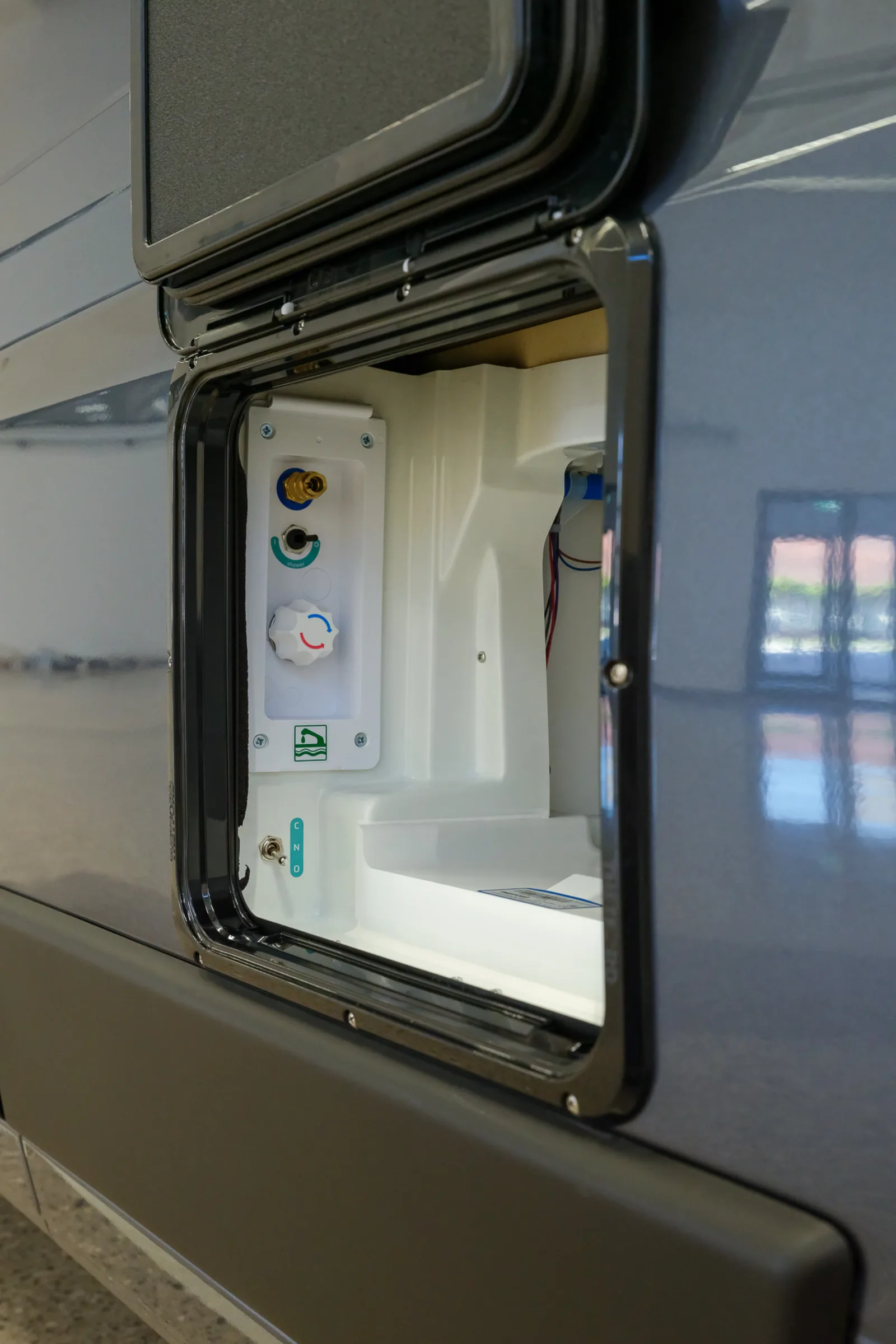 Tourne Cruise - Electric waste water valve